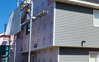 Patriot Homes professional replacing siding